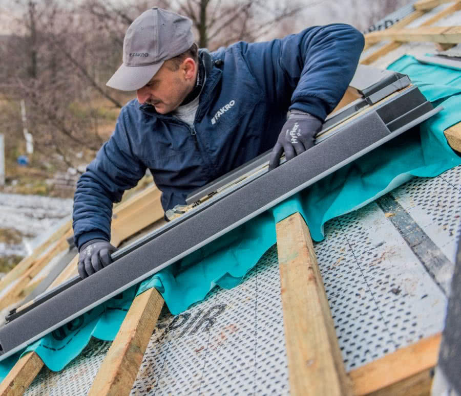 Montaż okna dachowego FAKRO