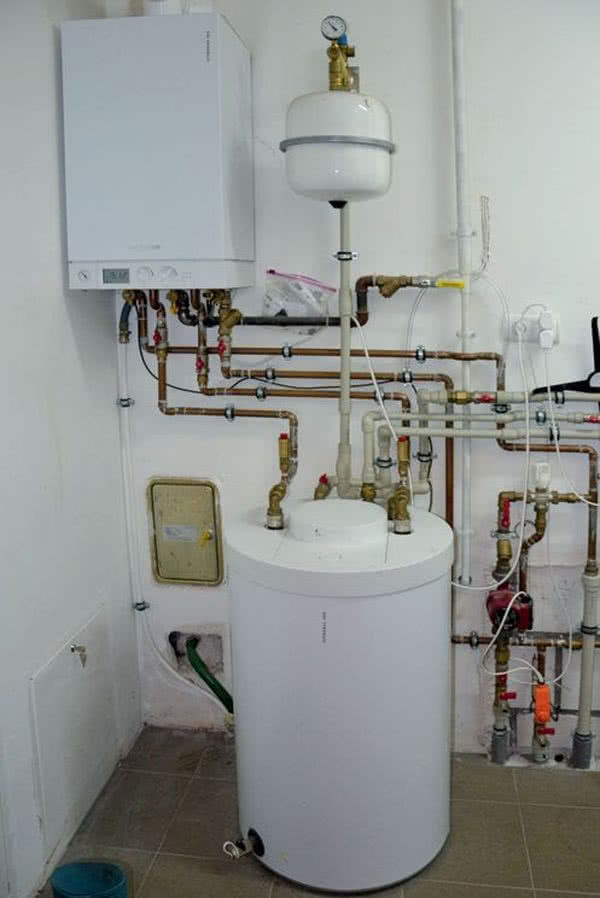 W kotłowni o powierzchni 7,3 m2 umieszczono kocioł gazowy i zasobnik c.w.u. o pojemności 120 l. fot. budujemydom.pl