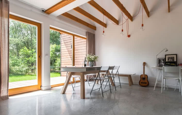 Wypolerowanie posadzki betonowej dają lustrzany efekt podłogi