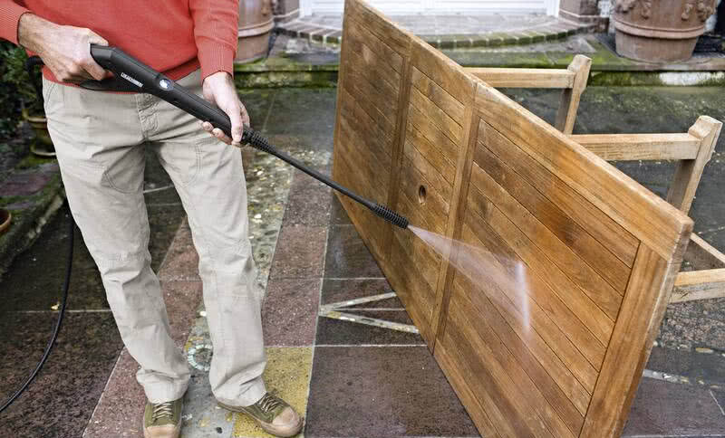 Jak myć urządzeniem wysokociśnieniowym? Krótki przewodnik Kärcher