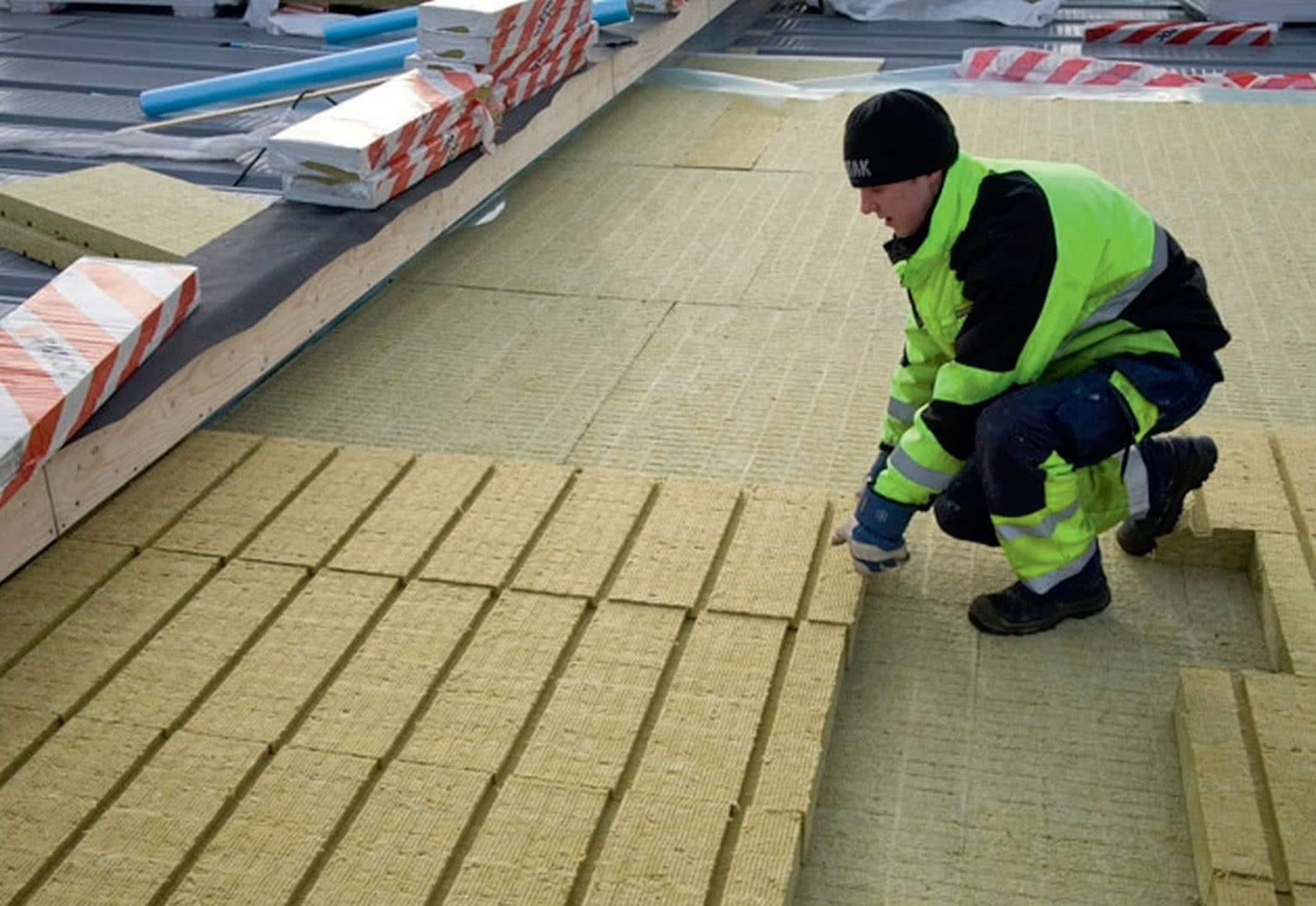 Dach płaski ocieplony wełną mineralną. 